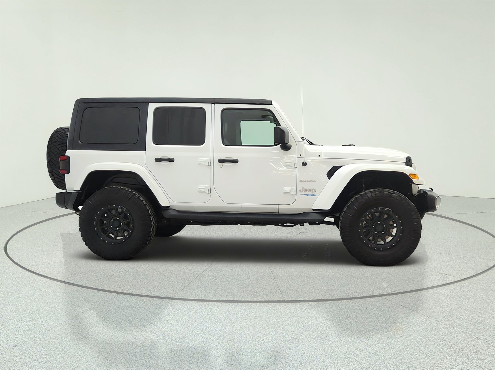 Used 2021 Bright White Clearcoat Jeep Unlimited Sahara 4x4 image 4