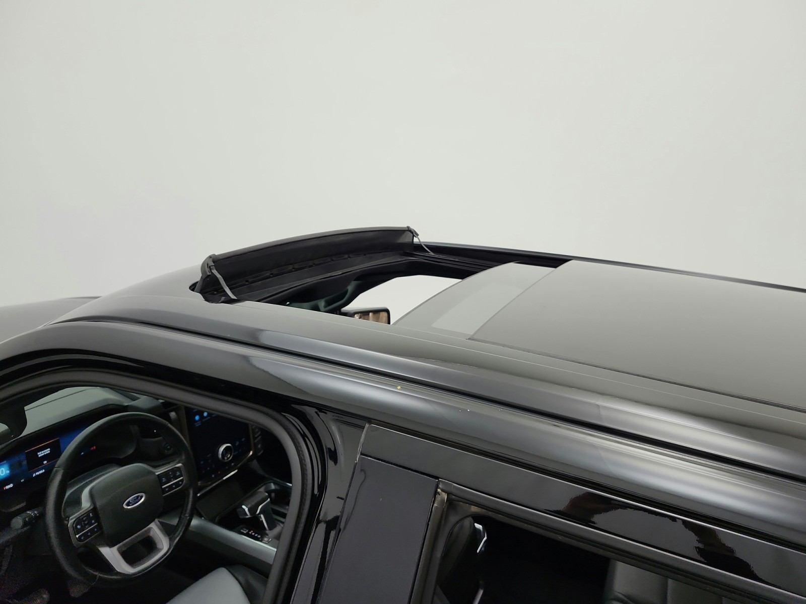 Used 2022 Agate Black Metallic Ford LARIAT image 11