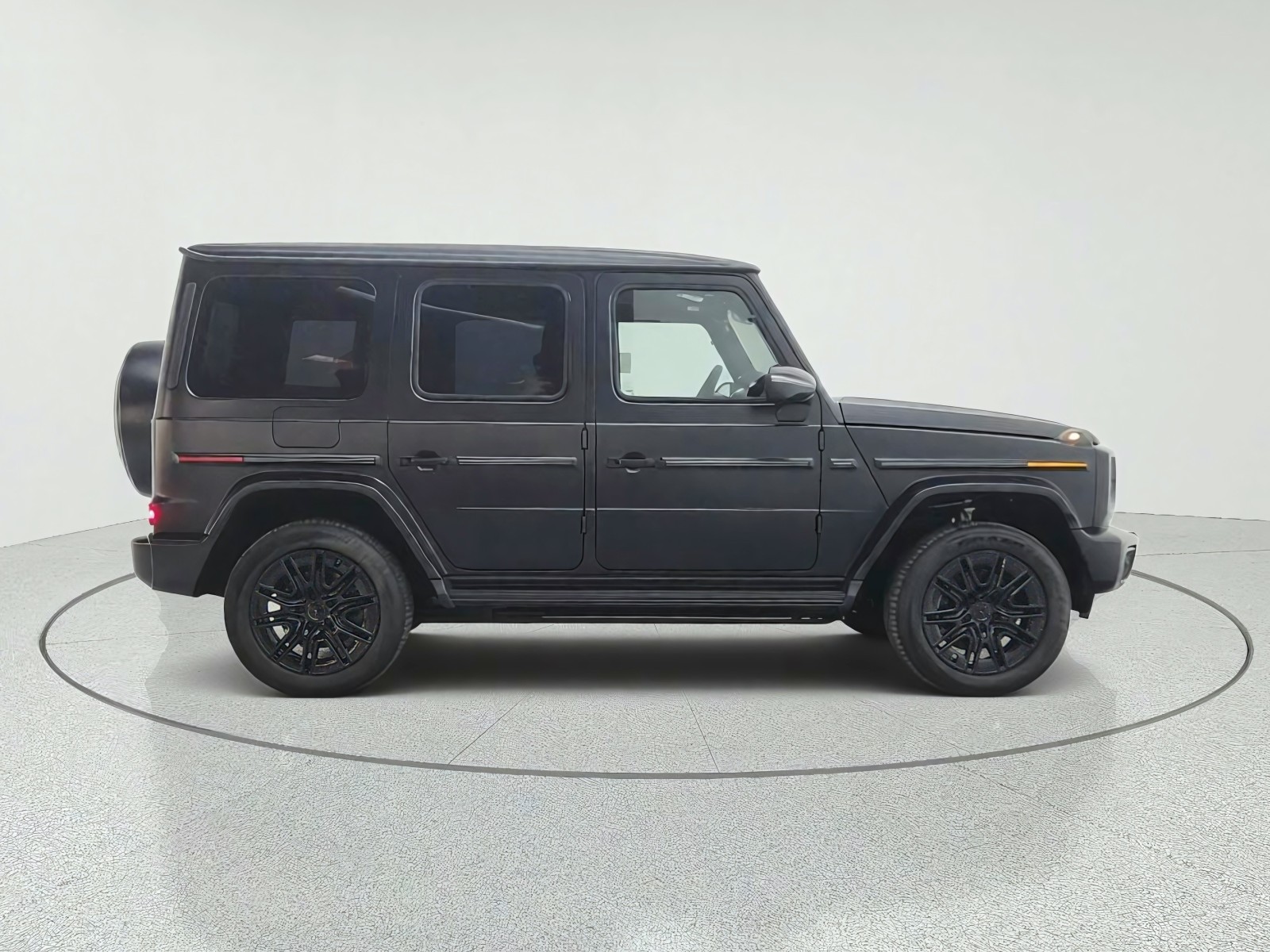 New 2027 MANUFAKTUR Night Black magno Mercedes-Benz G 580e SUV image 4