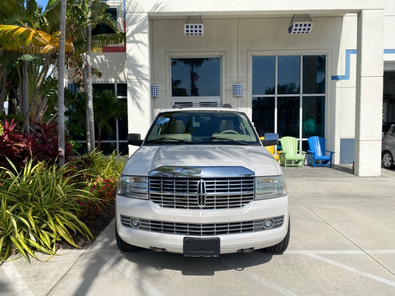 2010 Lincoln Navigator 4WD SUNROOF LOW MILES 31,209 in , 