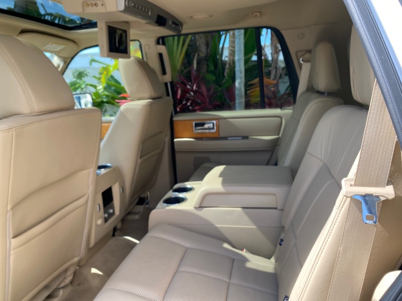 2010 Lincoln Navigator 4WD SUNROOF LOW MILES 31,209 in , 