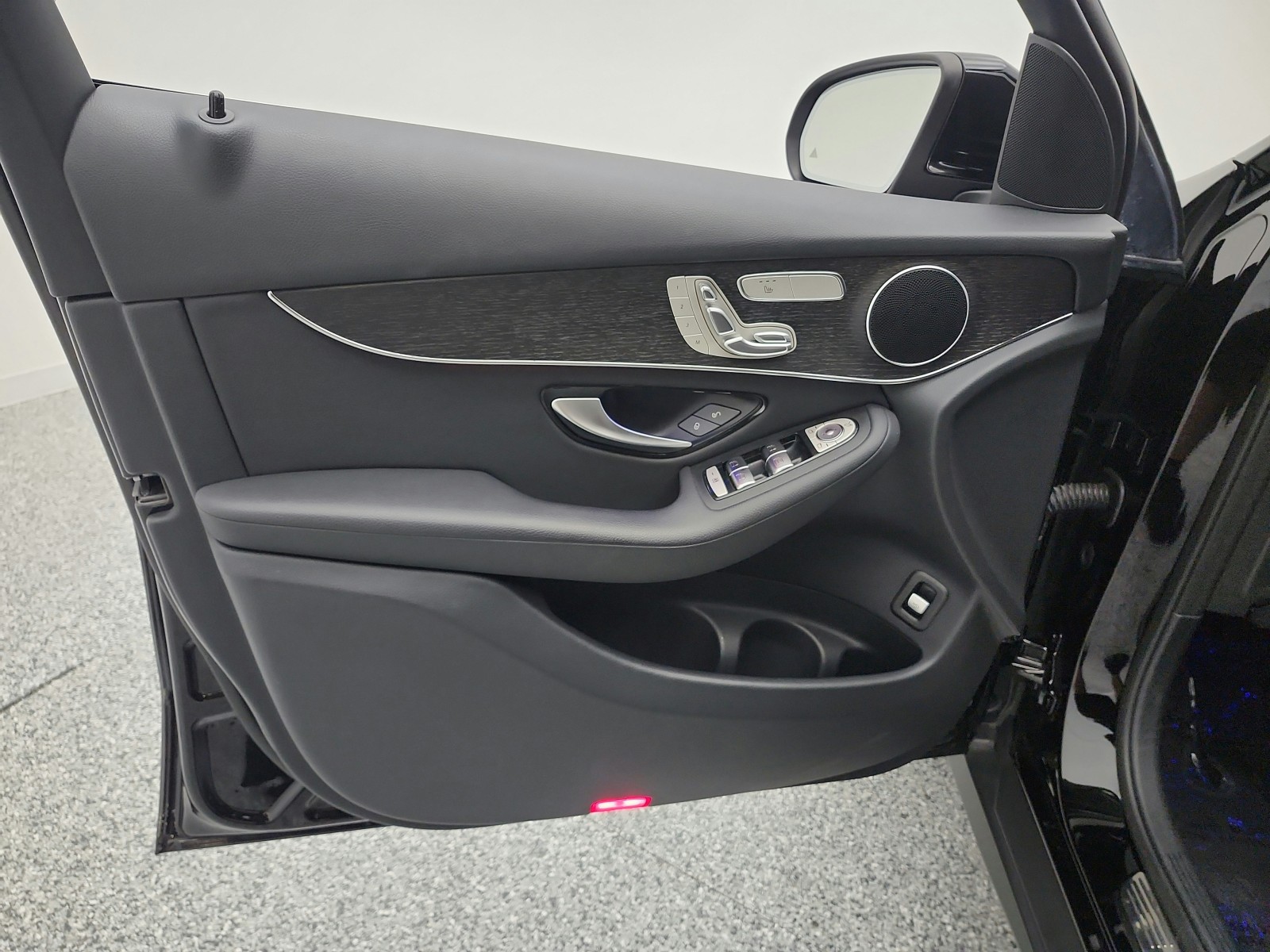 Used 2022 Black Mercedes-Benz GLC 300 SUV image 14