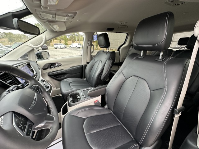 2024 Chrysler Pacifica Touring L 17