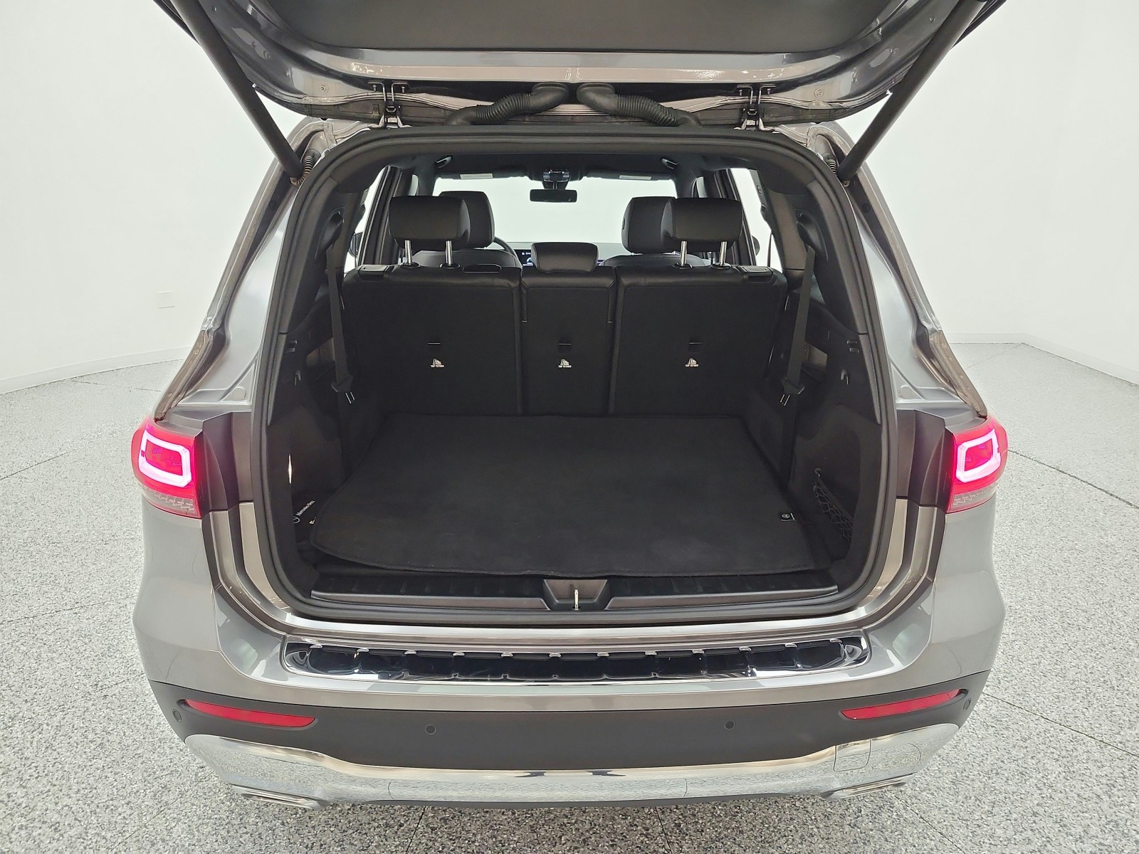 Used 2023 Mountain Grey Metallic Mercedes-Benz GLB 250 SUV image 18