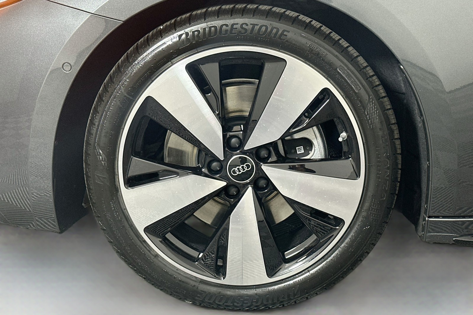 New 2026 Daytona Gray Pearl Effect Audi Premium Plus image 10