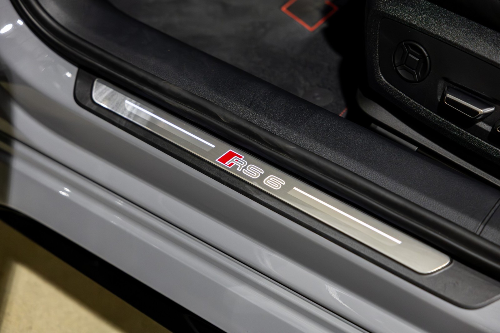 Used Car 2025 Audi Rs 6 Avant  Performance - Black Optic Package - Executive Package - Rs Sport Exhaust For Sale Under $140,000 In Boerne, Texas