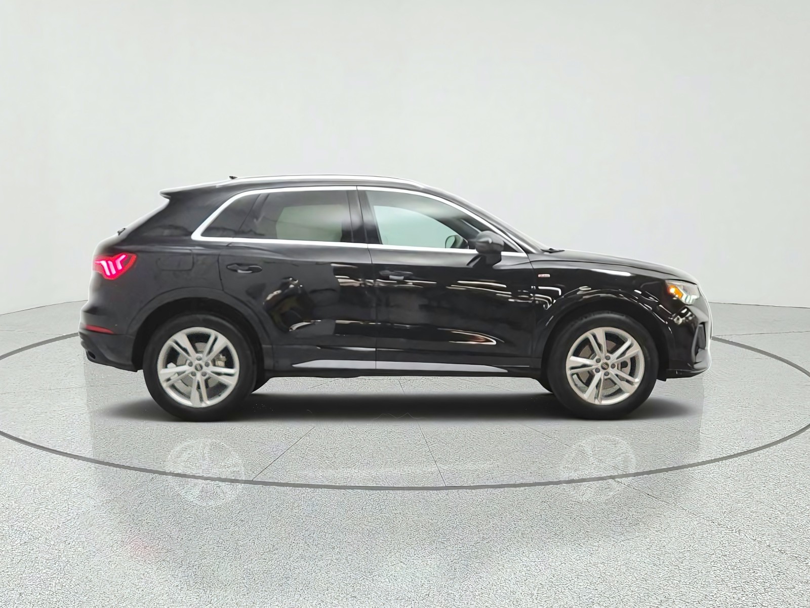Used 2023 Mythos Black Metallic Audi S line Premium image 4