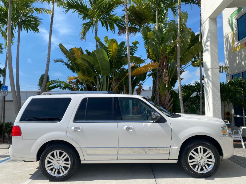 2010 Lincoln Navigator 4WD SUNROOF LOW MILES 31,209 in , 