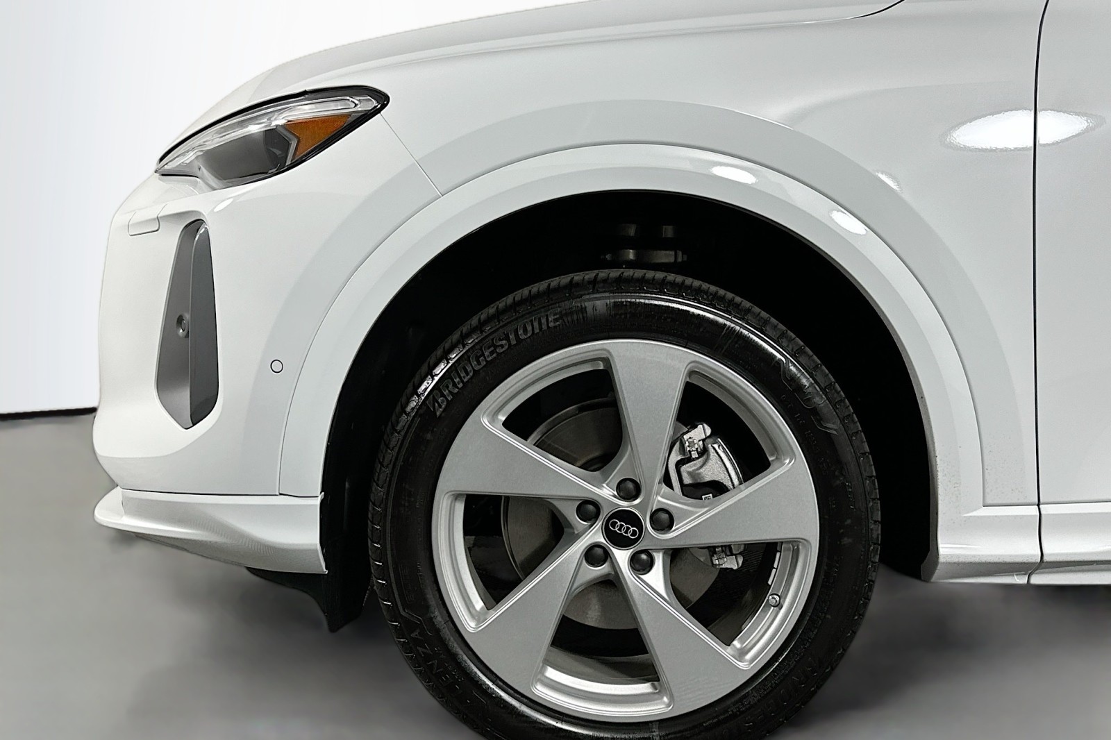 New 2025 Glacier White Metallic Audi Premium Plus image 11