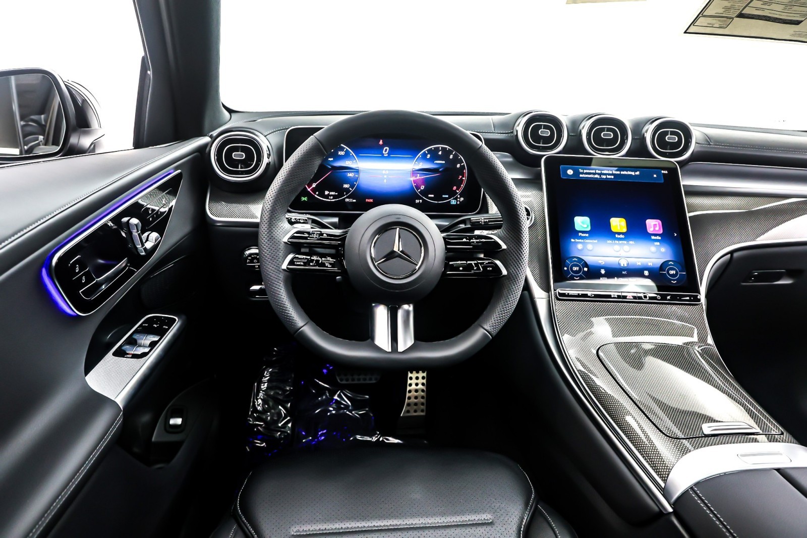 New 2026 Black Mercedes-Benz GLC 300 image 4