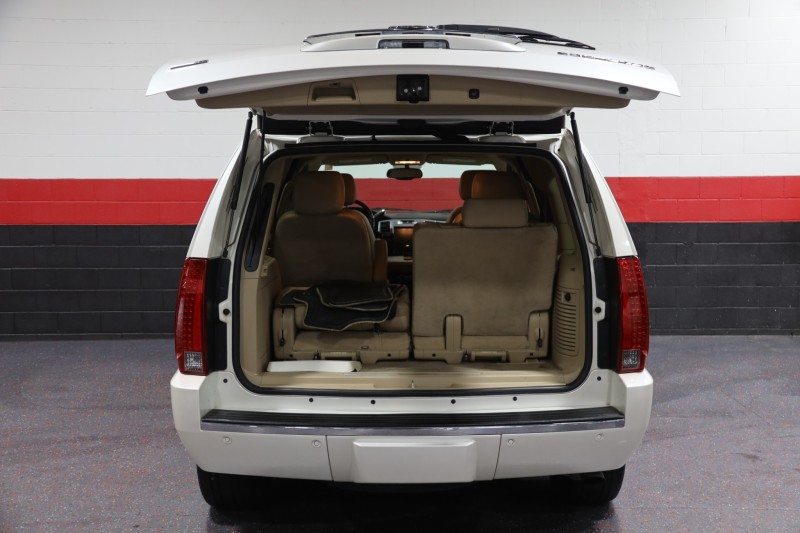 2011 Cadillac Escalade AWD 4dr Suv in , 