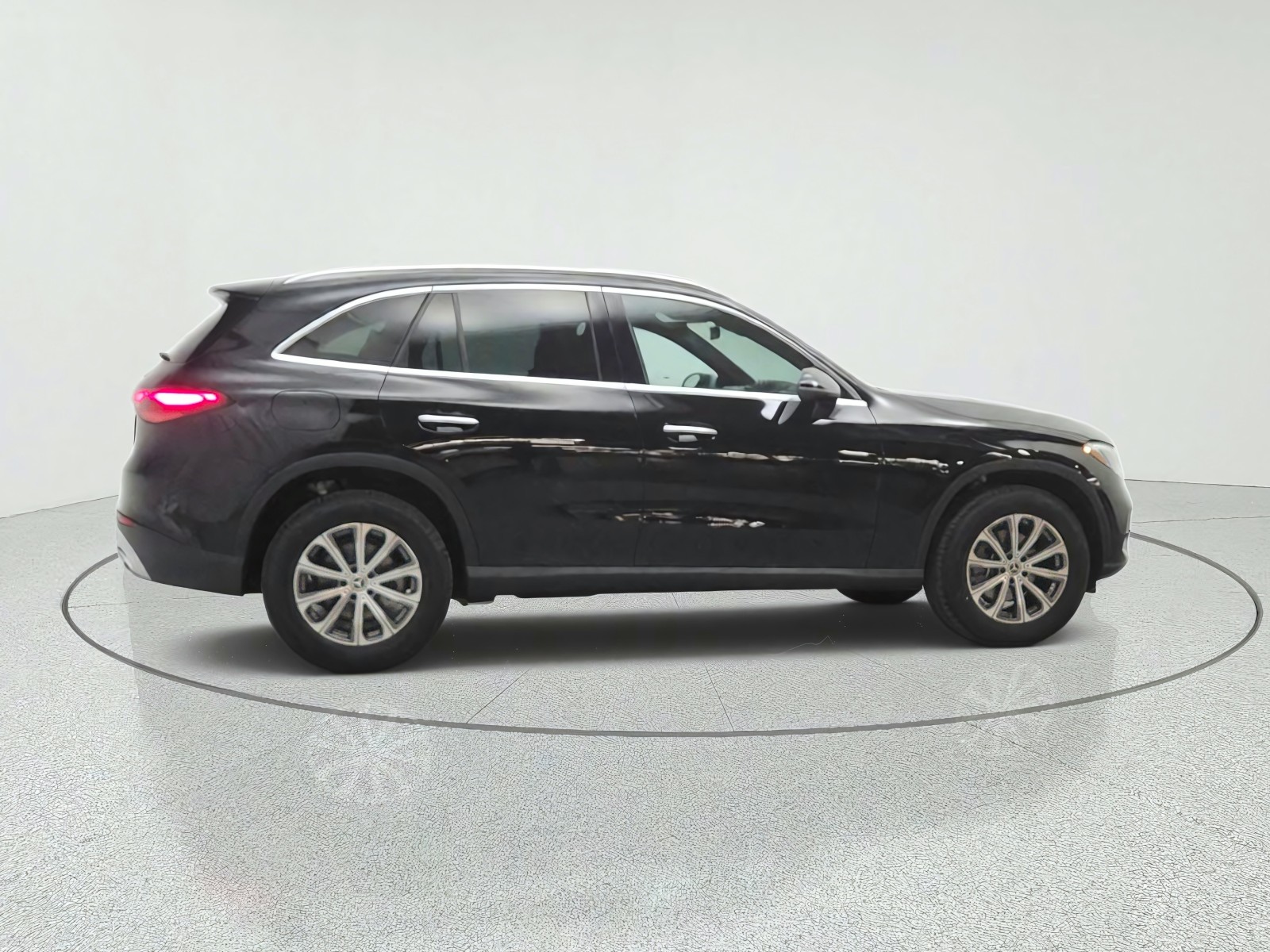 New 2026 Black Mercedes-Benz GLC 300 SUV image 4