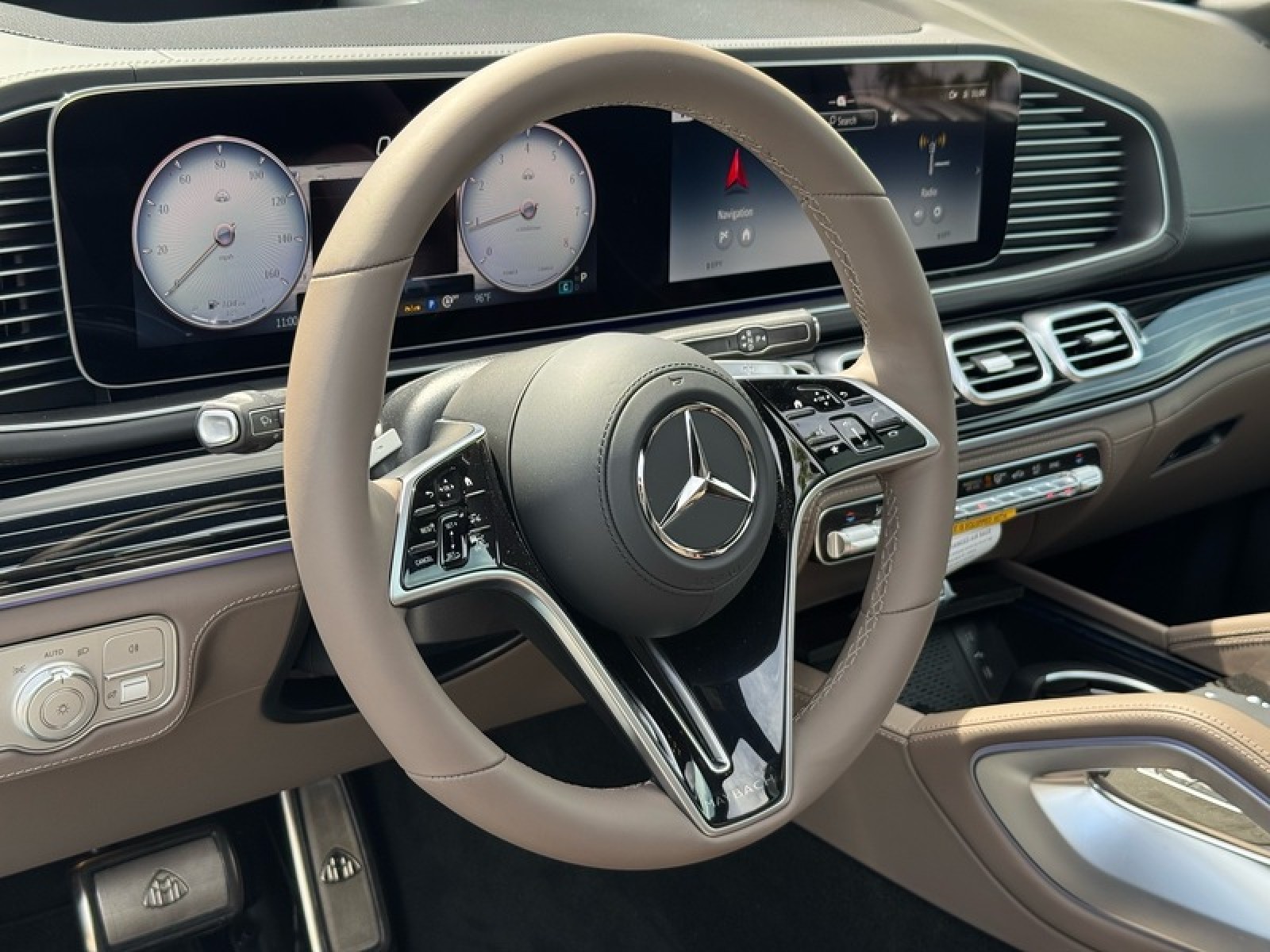 New 2026 MANUFAKTUR Ireland Mid Green Metallic Mercedes-Benz Maybach GLS 600 4MATIC® SUV image 23
