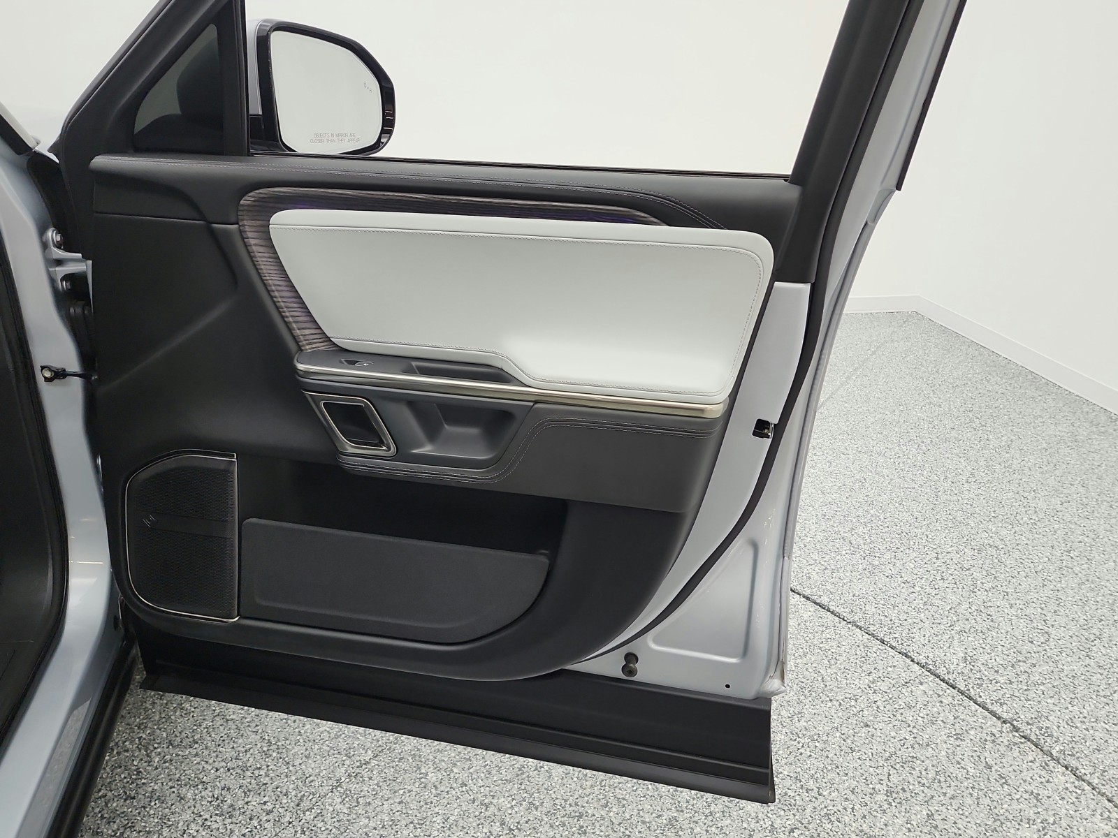 Used 2023 LA Silver Rivian Adventure Quad-Motor Large Pack image 18