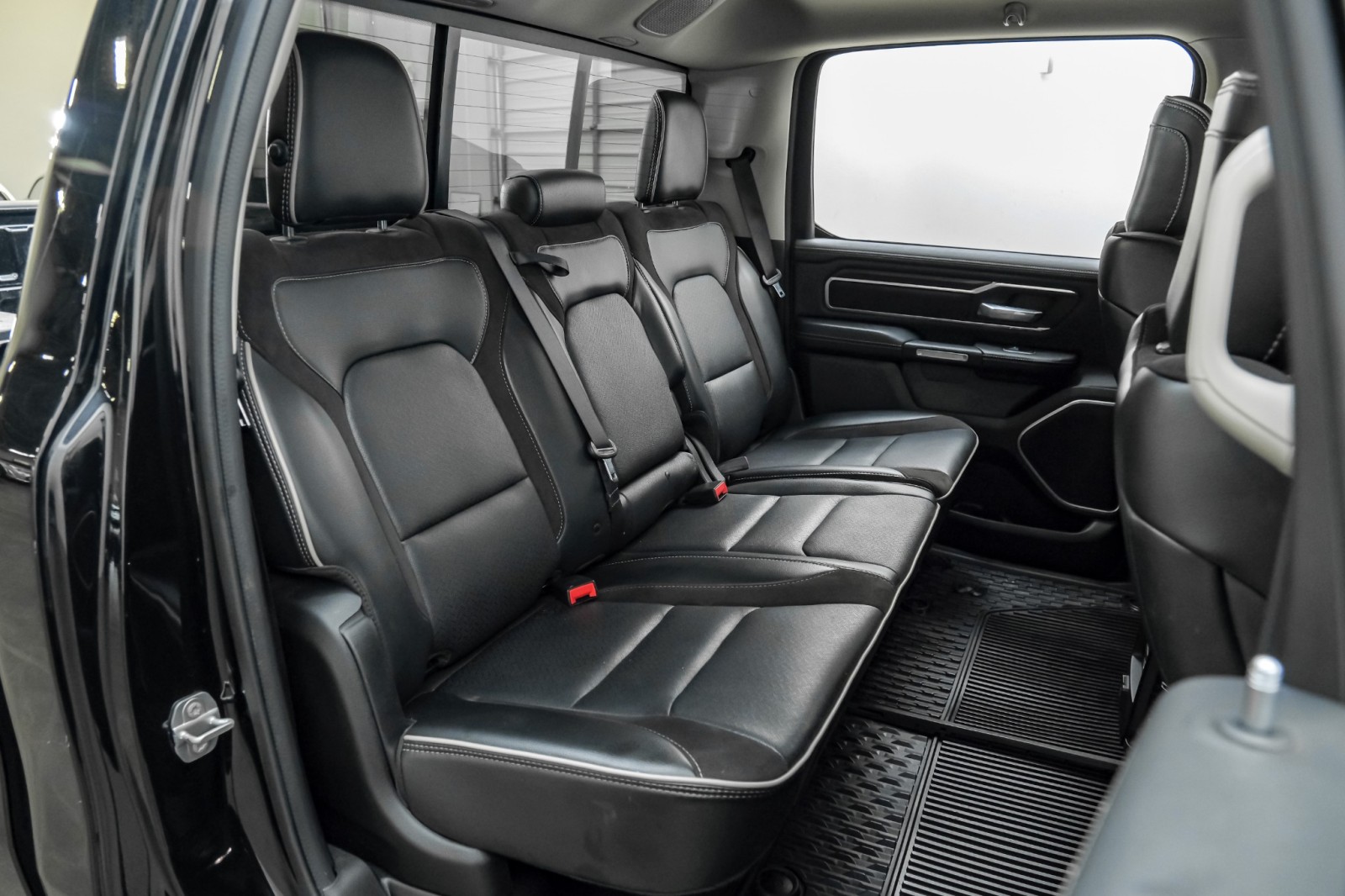 2022 Ram 1500 Laramie 4x4 CrewCab LeatherSeating 23Hpkg LevelApkg SideSteps 44