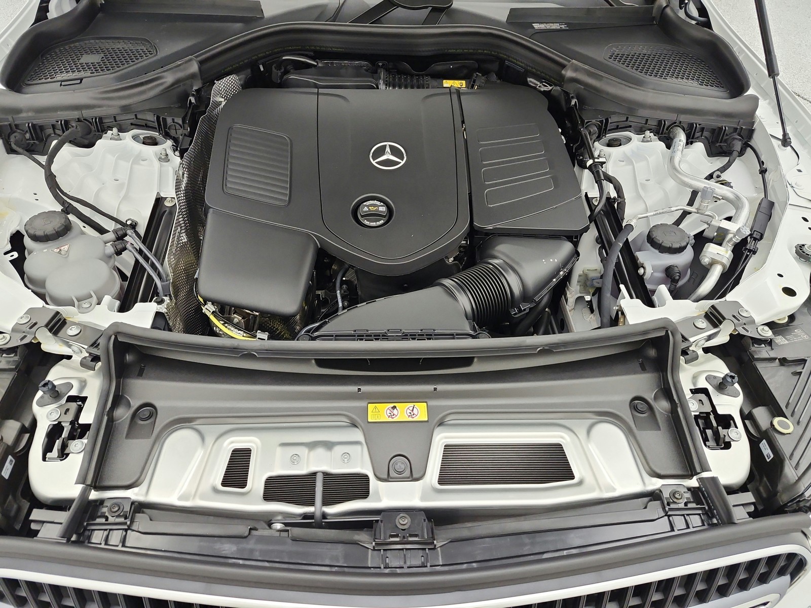 New 2027 Polar White Mercedes-Benz GLC 300 SUV image 12