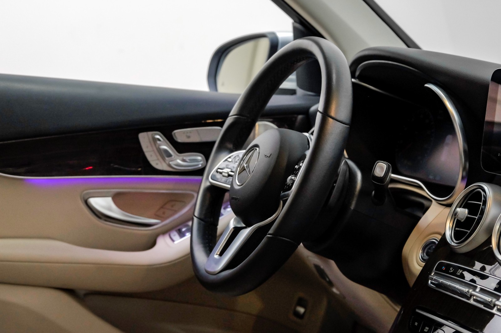 2021 Mercedes-Benz GLC 300 MultimediaPkg DrvrAsstPkg PanoRoof Boards Burm 17