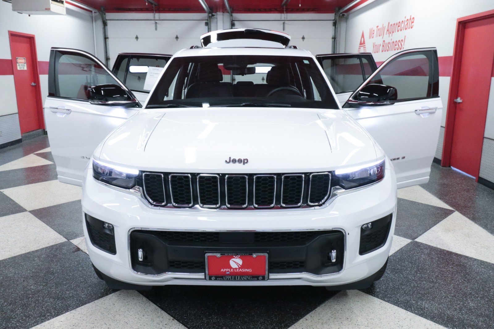 Used Car 2023 Jeep Grand Cherokee  Overland For Sale Under $50,000 In Austin, Texas