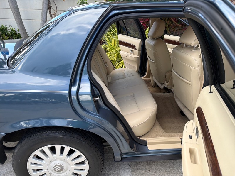 2007 Mercury Grand Marquis LS LOW MILES 52,599 1 OWNER in ,