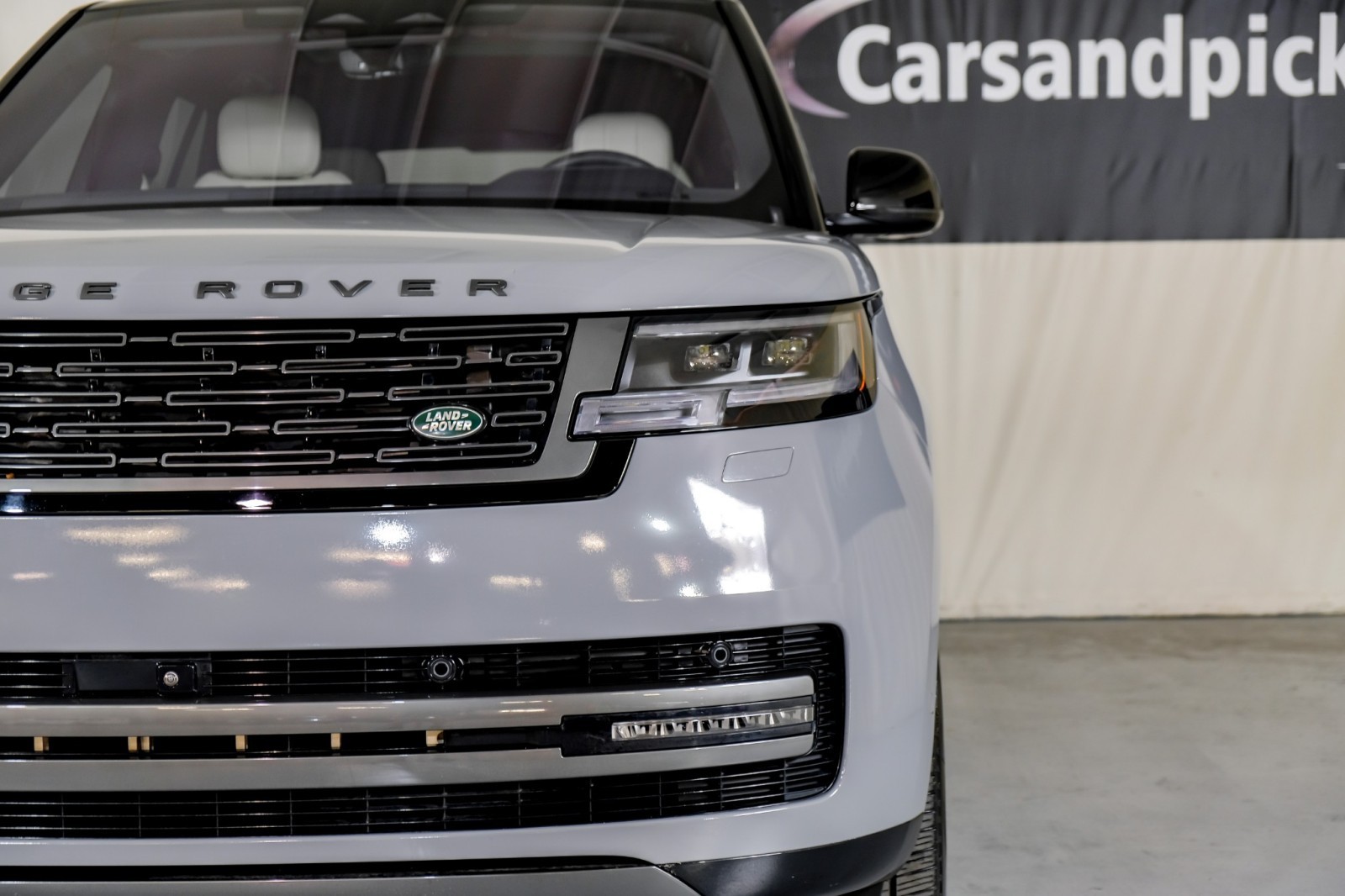 2023 Land Rover Range Rover SE 39