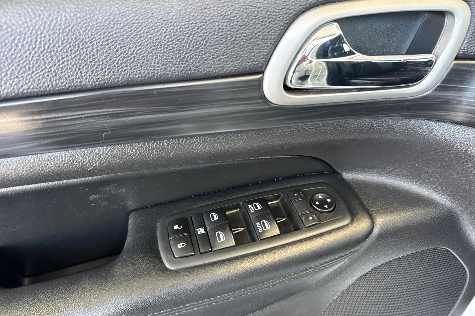Used 2020 WHITE Jeep Altitude image 10