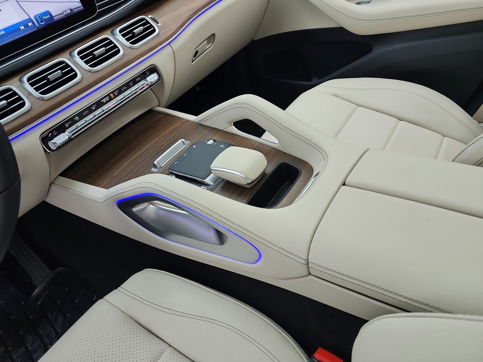 New 2026 Polar White Mercedes-Benz GLE 450 4MATIC® SUV image 10