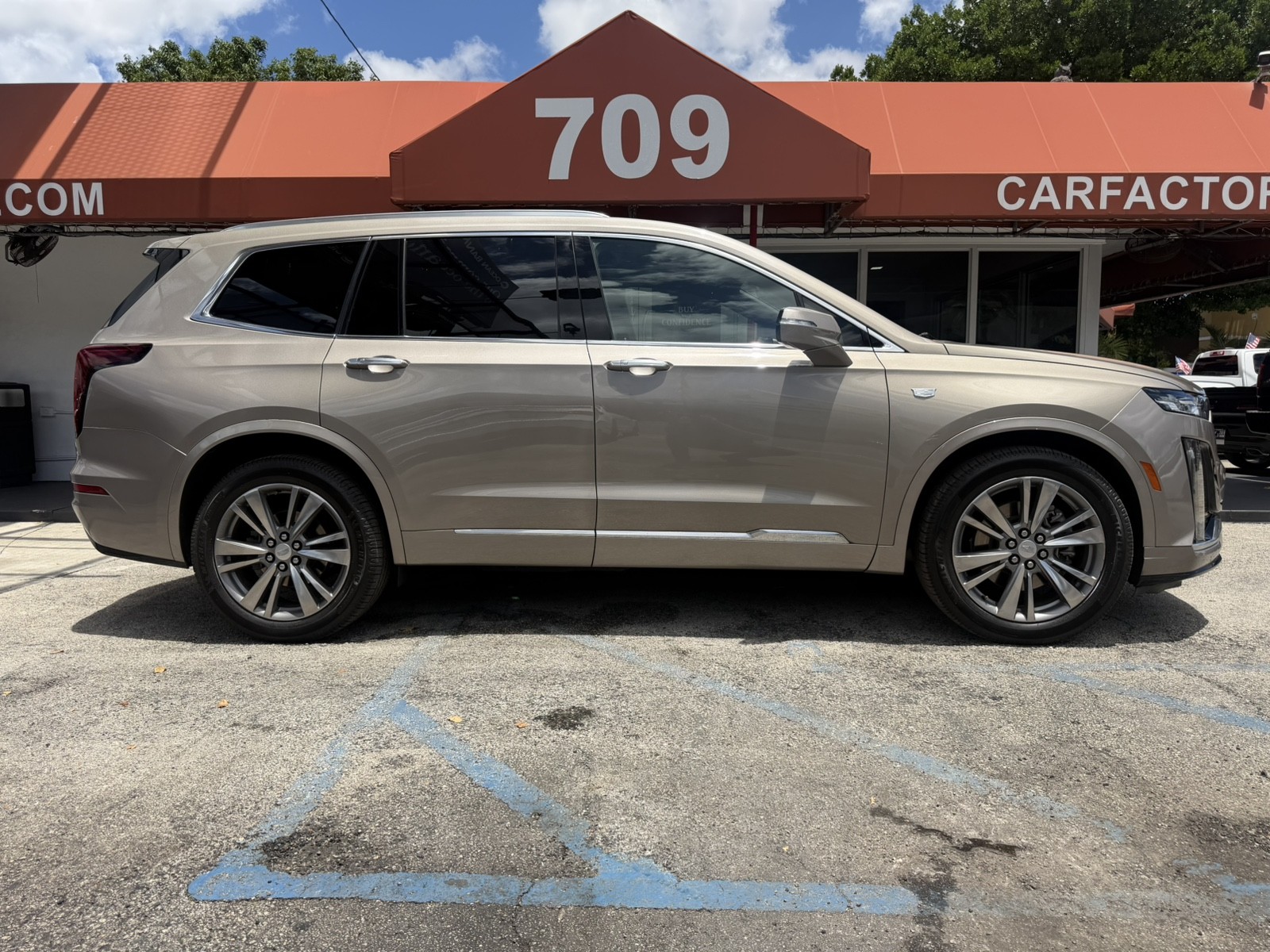 2022 Cadillac XT6 - $25,988