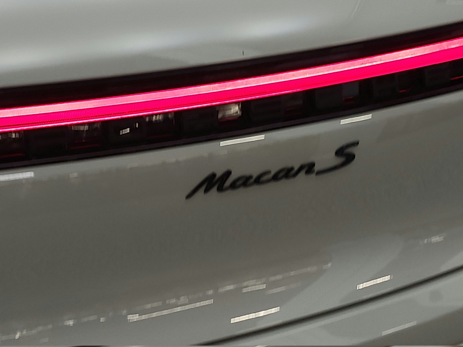 Used 2023 Chalk Porsche S AWD image 22