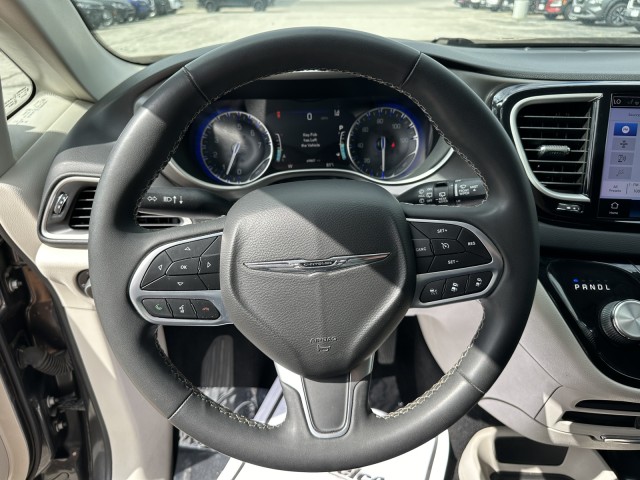 2022 Chrysler Pacifica Touring L 12