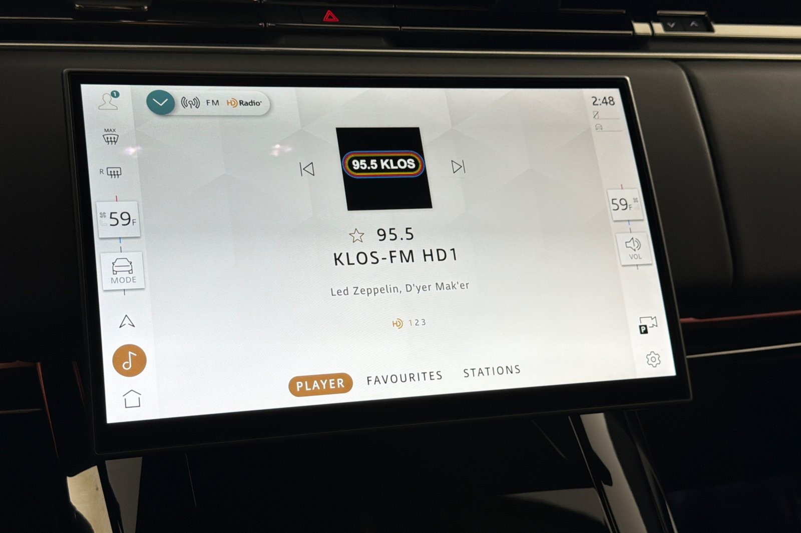 Used 2025 Fuji White Land Rover P400 Dynamic SE image 17