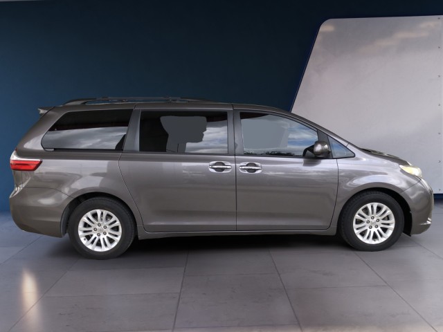 2015 Toyota Sienna XLE 6