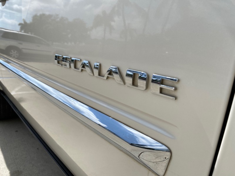 2010 Cadillac Escalade SUNROOF NAV Premium LOW MILES 66,933 in ,