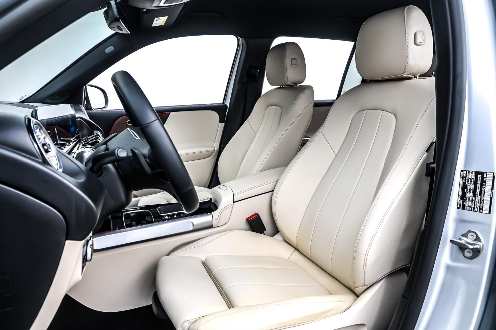 Used 2022 Iridium Silver Metallic Mercedes-Benz GLB 250 SUV image 18