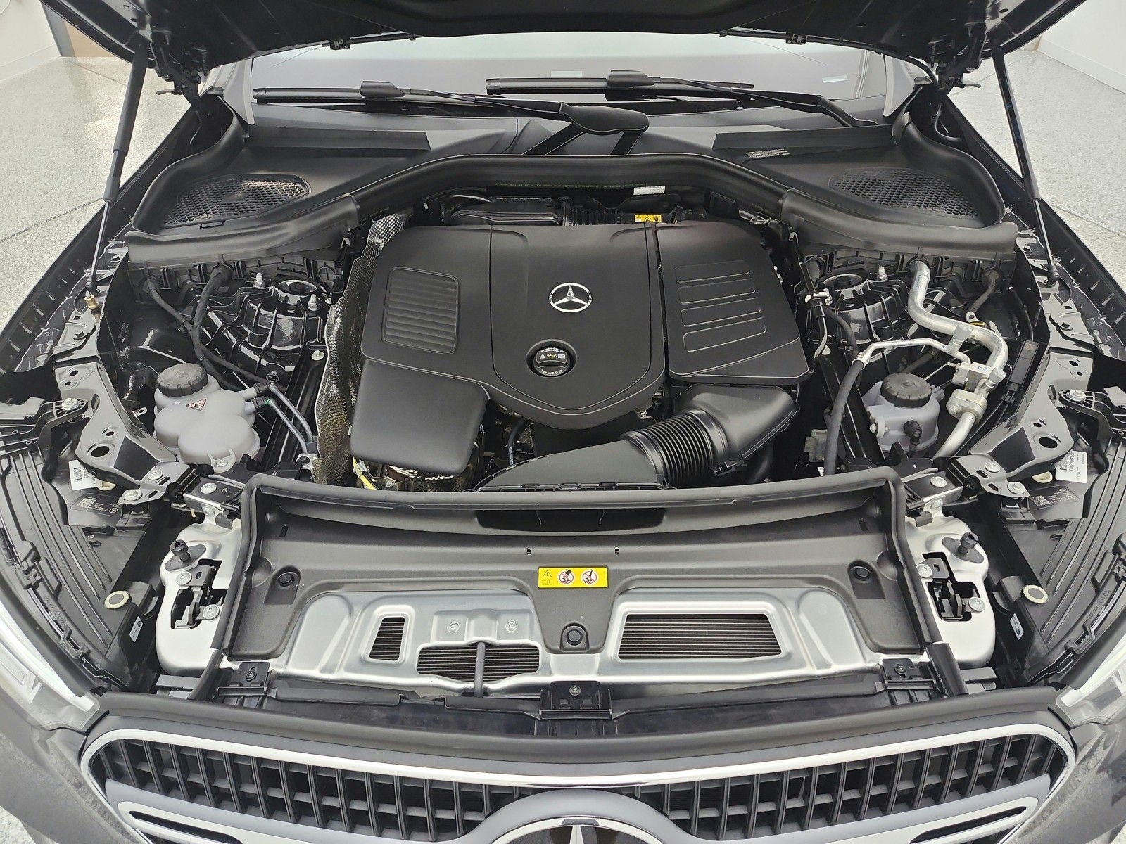 New 2026 Graphite Grey Metallic Mercedes-Benz GLC 300 image 12