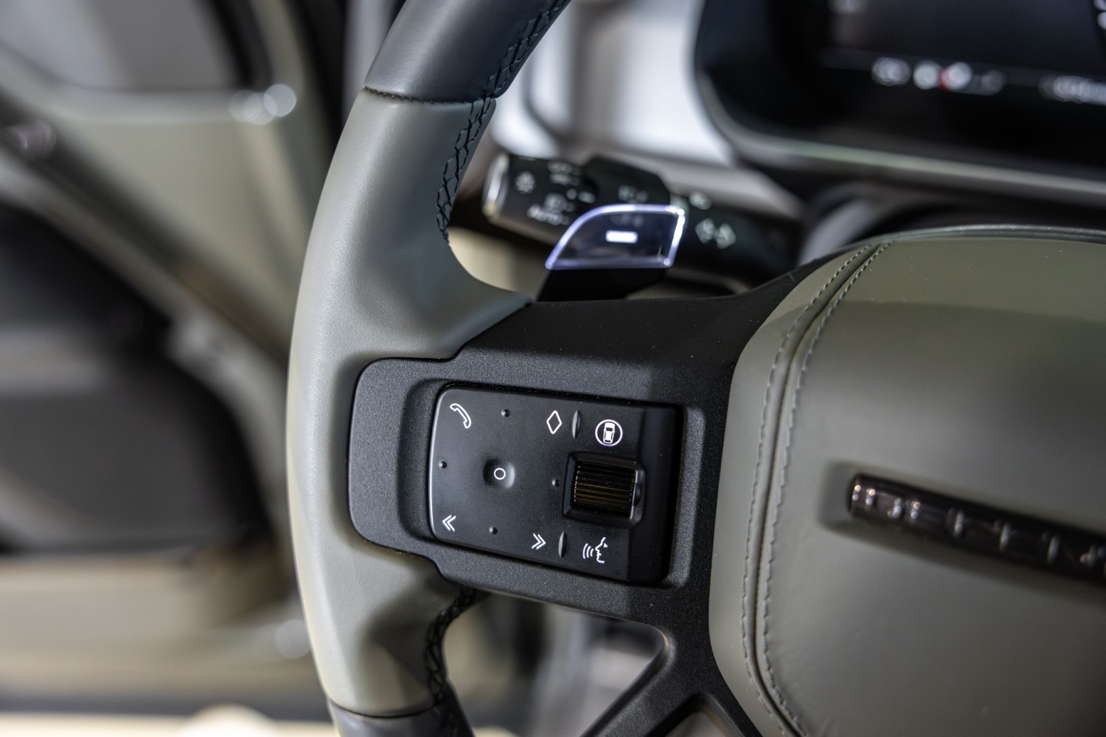 Used Car 2025 Land Rover Defender  Octa Edition One For Sale Under $160,000 In Boerne, Texas