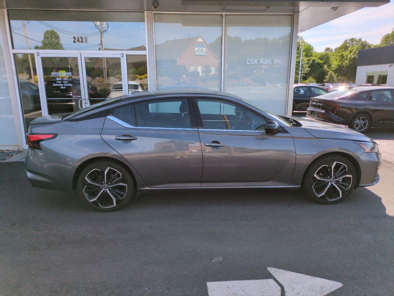 View vehicle photo 5
