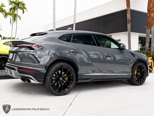 2022 Lamborghini Urus  in , 