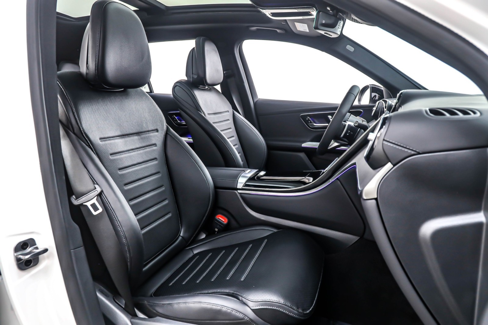 New 2026 Polar White Mercedes-Benz GLC 300 image 7
