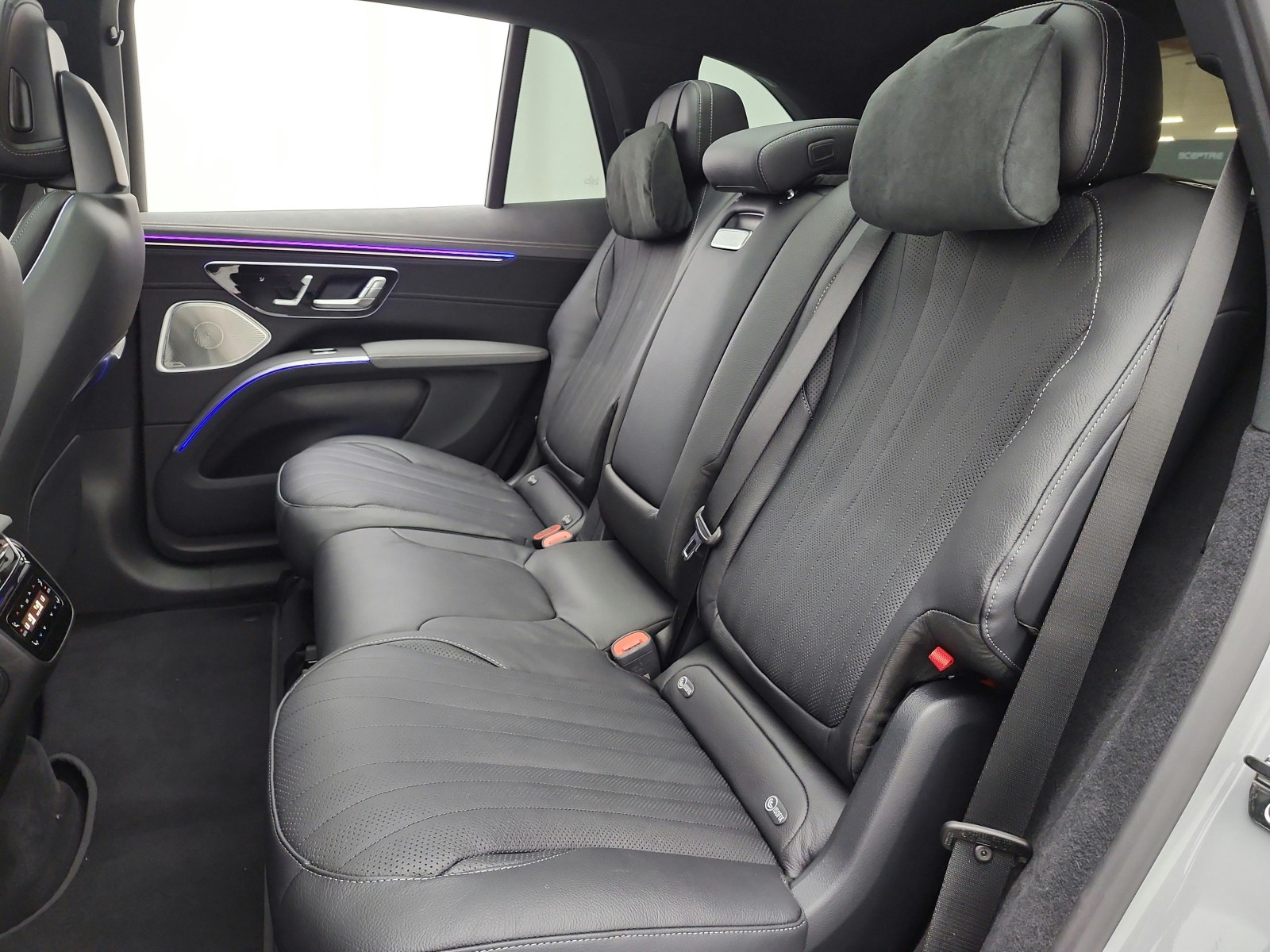 New 2027 MANUFAKTUR Alpine Grey Mercedes-Benz EQS 400 4MATIC® SUV image 11
