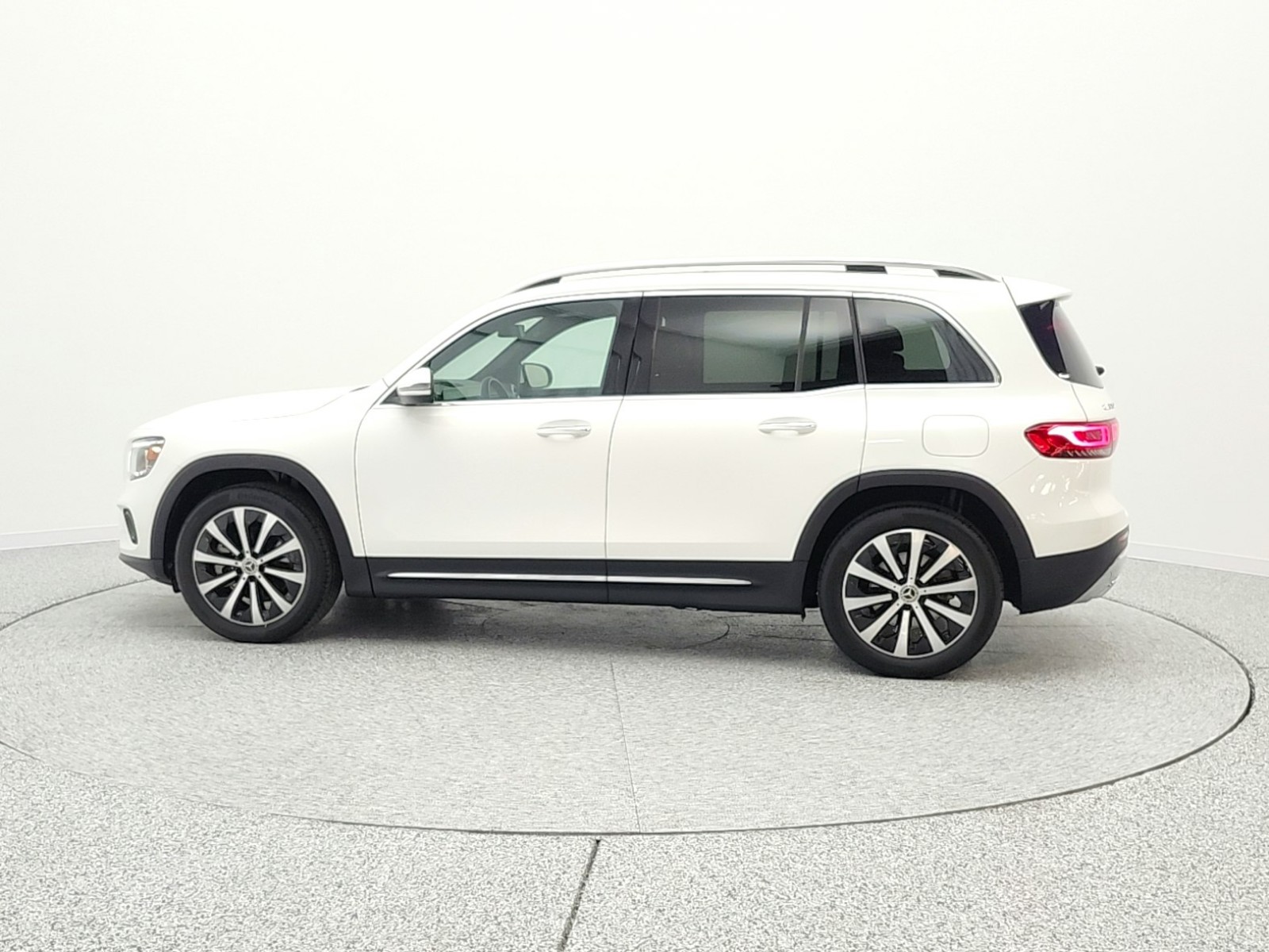 Used 2021 Polar White Mercedes-Benz GLB 250 4MATIC® SUV image 8