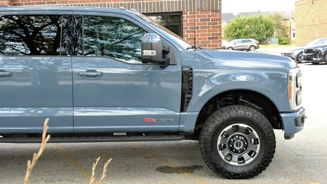 2023 Ford Super Duty F-250 SRW LARIAT 10