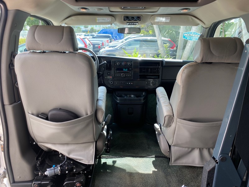 2013 GMC SAVANA HI TOP CONVERSION HANDICAP LIFT LOW MILES 24,857 in , 