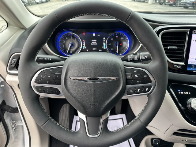 2024 Chrysler Pacifica Touring L 12