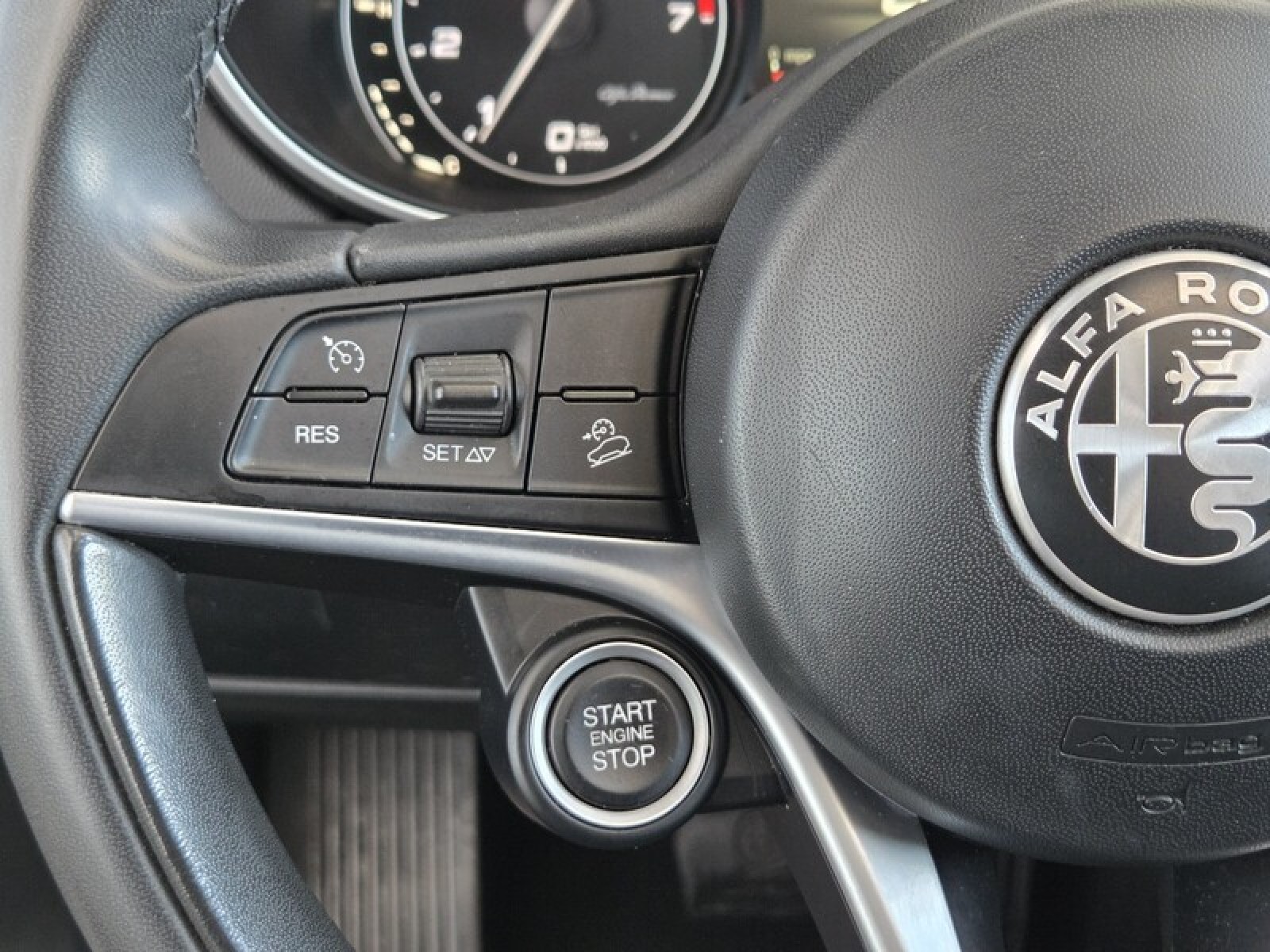 Used 2019 BLUE Alfa Romeo  image 27