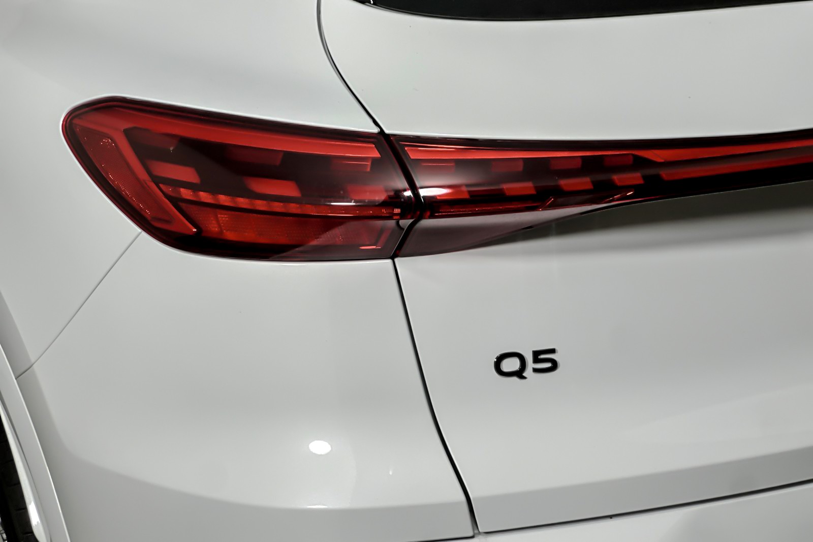 New 2025 Glacier White Metallic Audi Premium Plus 2.0 TFSI quattro image 25