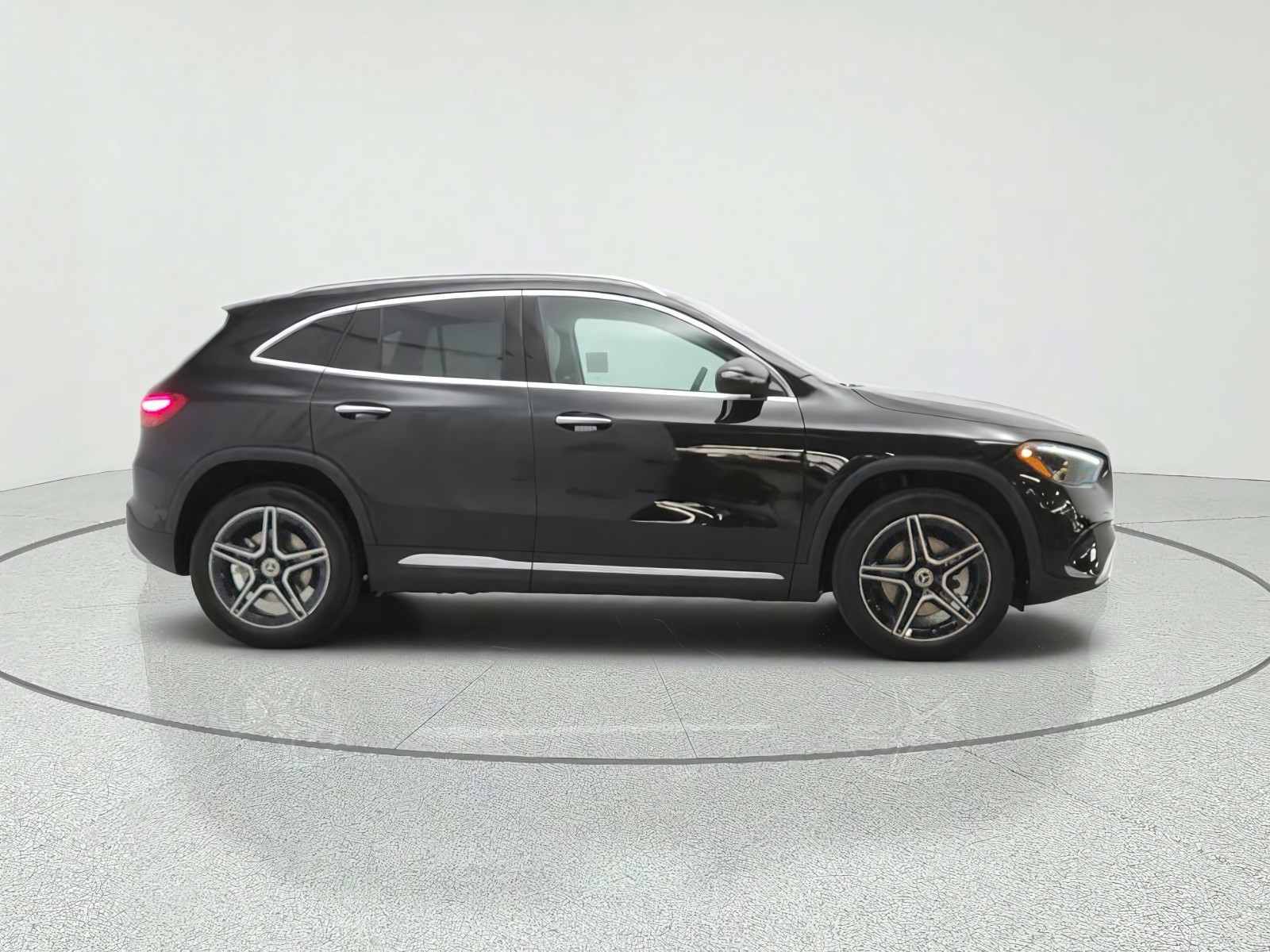 New 2026 Cosmos Black Metallic Mercedes-Benz GLA 250 SUV image 4