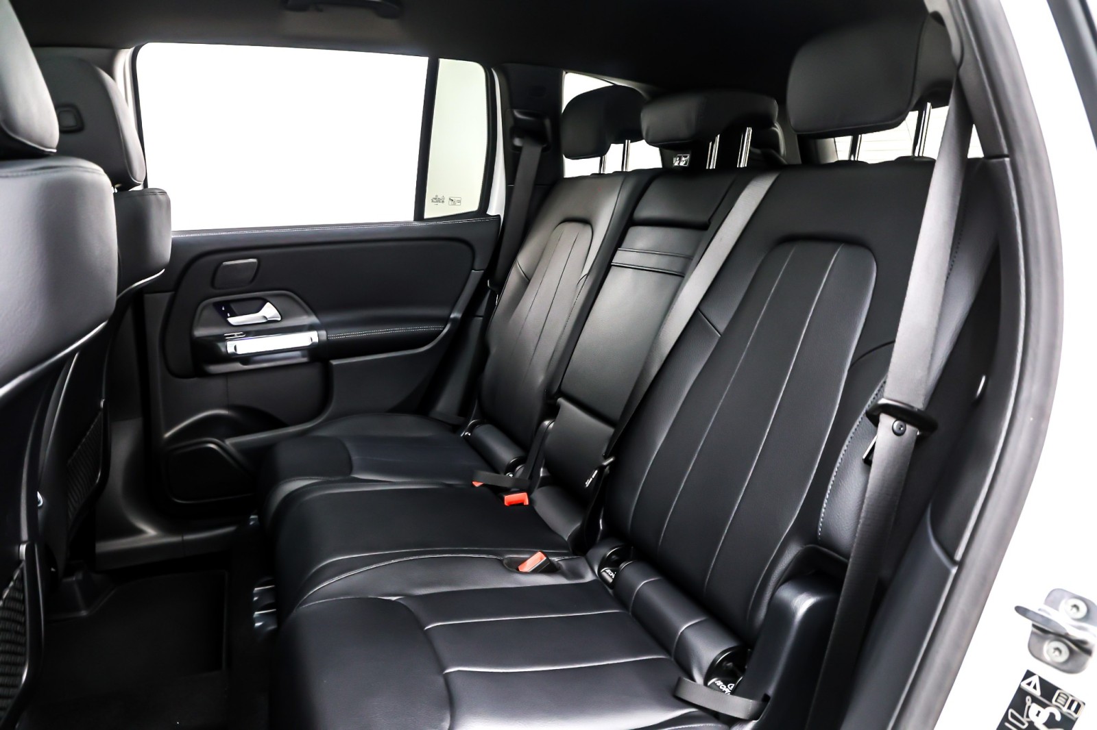 New 2026 Polar White Mercedes-Benz GLB 250 SUV image 8