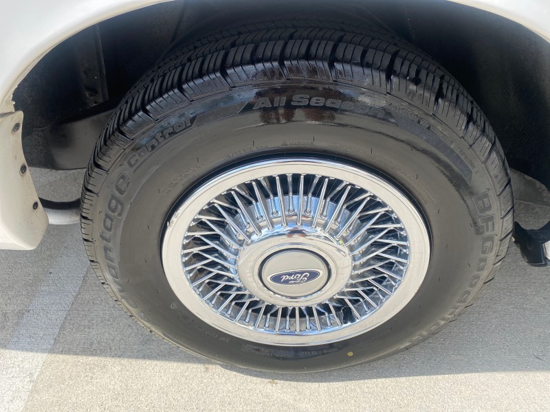 1995 Ford Crown Victoria LOW MILES 43,331 in , 