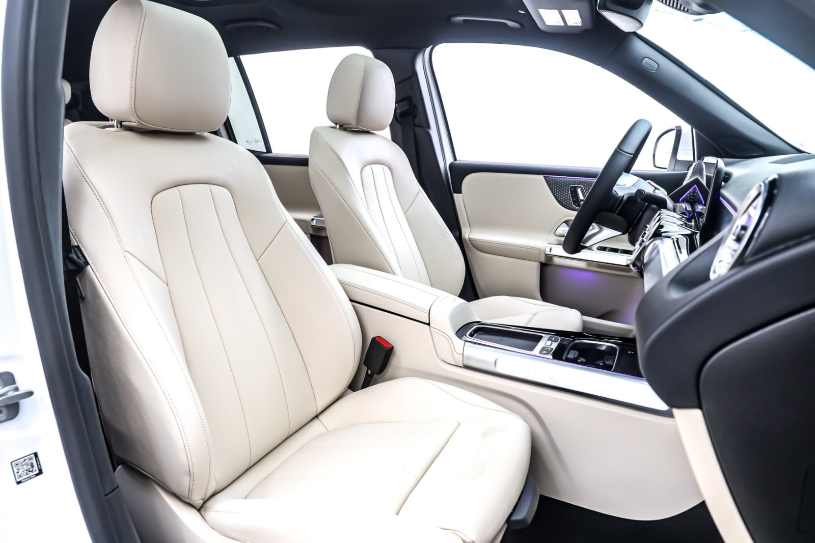 New 2026 Polar White Mercedes-Benz GLB 250 image 7