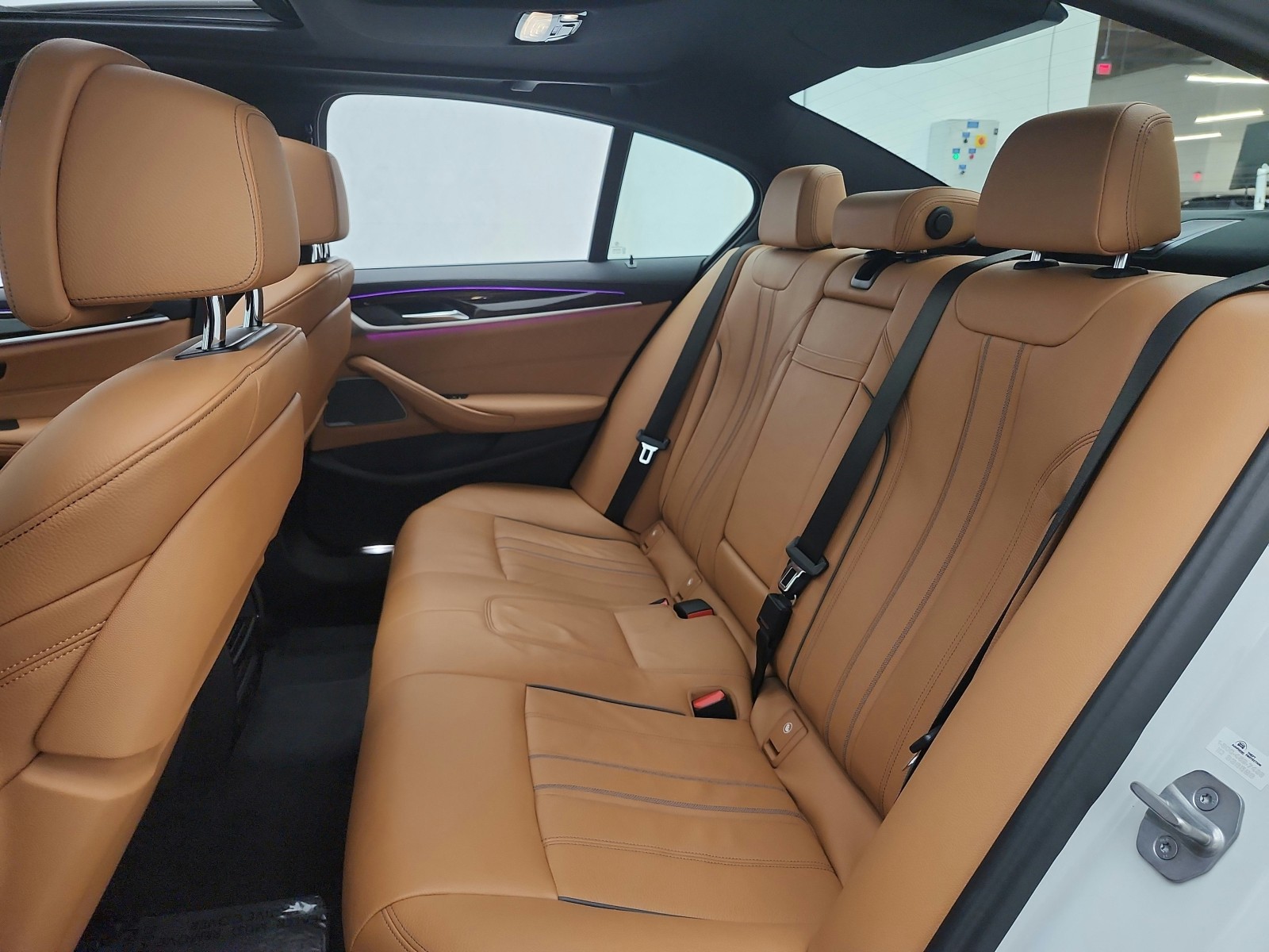 Used 2023 Alpine White BMW M550i xDrive Sedan image 25